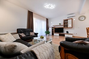 Villa | Living room | Smart TV - Villa Benedicta (Pakostane)