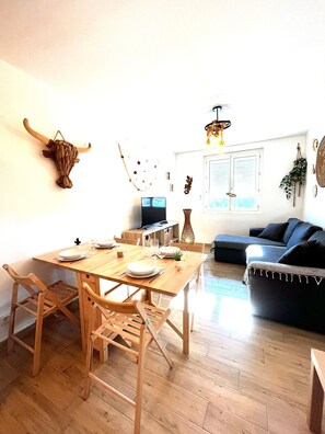 Dining - Charming air-conditioned 2-room apartment, sea view from living room (Saintes-Maries-de-la-Mer)