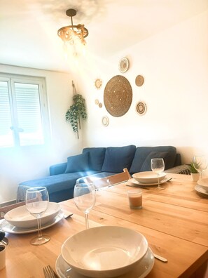 Dining - Charming air-conditioned 2-room apartment, sea view from living room (Saintes-Maries-de-la-Mer)