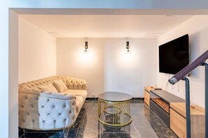 TV - Apartment Le Balnéo (Nîmes)