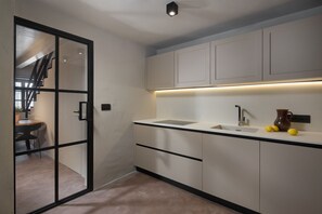 Vila | Cozinha privada | Geladeira, micro-ondas, fogão, cooktop