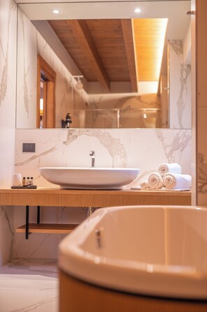 Double Room, Balcony, Garden View | Free WiFi - Rosa delle Alpi (Esino Lario)