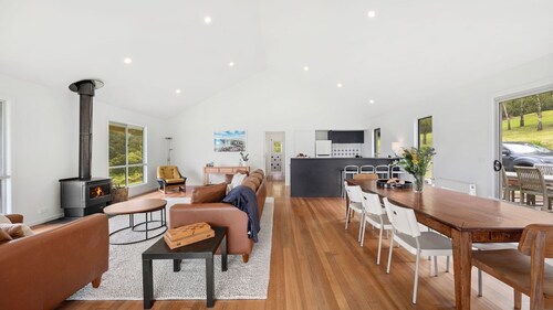 The Forest House - A secluded off grid Otway retreat surrounded by native bushland