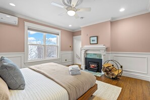 Escritorio, tabla de planchar con plancha, cuna de viaje y wifi gratis