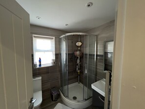 Shower - 15A Richmond Street (Ashton-under-Lyne)