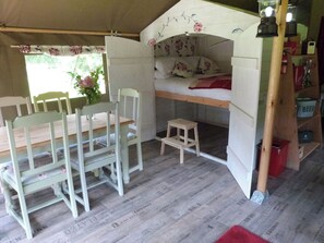 3 bedrooms, individually decorated, individually furnished - Ceri (Newcastle Emlyn)