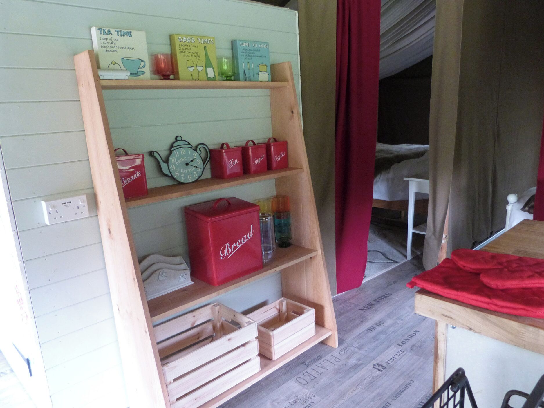 3 bedrooms, individually decorated, individually furnished