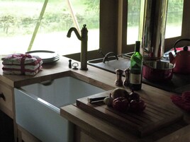 Cookware/dishes/utensils