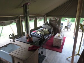 Interior - Ceri (Newcastle Emlyn)