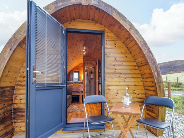 Outdoor dining - The Pod at Greenbank (Strath)