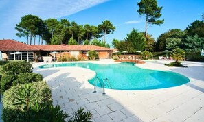 Outdoor pool - Apartment by Lake Parentis With Pool (Parentis-en-Born)