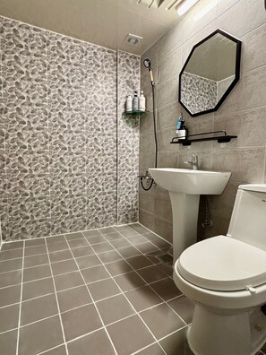Deluxe Double Room | Desk, laptop workspace, free WiFi - Daegu Chilgok Money Stay 2nd Branch (Chilgok)