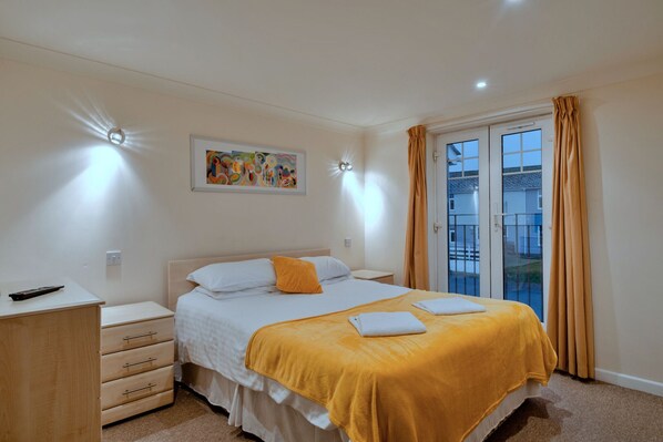 4 bedrooms, iron/ironing board, free WiFi, bed sheets - 2 Chy Lowen (Newquay)
