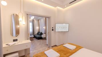 Executive Suite, Non Smoking, City View | In-room safe, laptop workspace, blackout drapes, soundproofing
