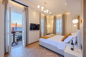 Junior Suite, Non Smoking, Courtyard View | In-room safe, laptop workspace, blackout drapes, soundproofing - Onora Suites Nafplio (Nafplio)