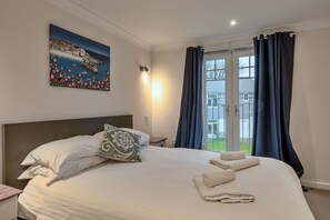 Iron/ironing board, free WiFi, bed sheets - Atlantic 55 (Newquay)