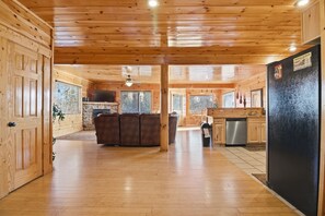 Signature Cabin, 4 Bedrooms, Hot Tub, Mountainside | Living room | 45-inch Smart TV with digital channels - Just For Fun (Sevierville)