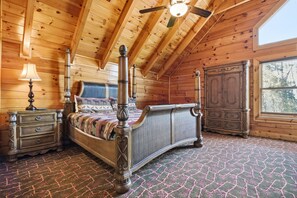 Cabane Signature, 4 chambres, bain à remous, côté montagne | Décoration personnalisée, ameublement personnalisé