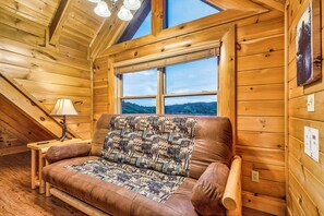 Smart TV, fireplace - Scenic View, King Bed, Hot Tub, Private Getaway (Sevierville)