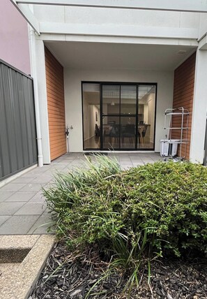 Exterior - Tasha's Apartment in St Clair (Saint Clair)