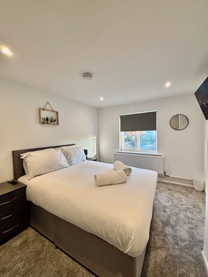 4 habitaciones, tabla de planchar con plancha, internet y ropa de cama 