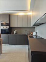 Penthouse, Blick auf die Anlage | Eigene Küche | Großer Kühlschrank, Mikrowelle, Ofen, Herdplatte