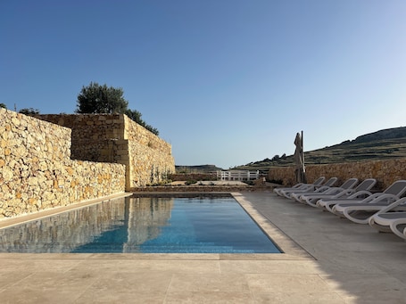 室内游泳池,室外游泳池