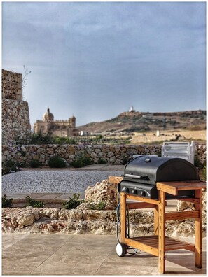 Garden view - Veduta ta' Pinu Holiday Residences (L-Għarb)