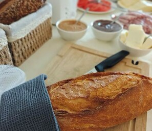 Sarapan Eropah setiap hari (EUR 10 seorang) 