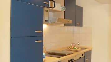 Kühlschrank, Ofen, Herdplatte, Geschirrspüler