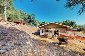 House (4 Bedrooms) | Interior - Sweeping Views! Charming Home Near Dtwn Jamestown (Jamestown)
