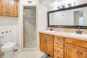 House (3 Bedrooms) | Interior - 6 Mi to Northpark Center: Quiet Dallas Getaway! (Dallas)