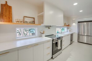 House (3 Bedrooms) | Interior - 6 Mi to Northpark Center: Quiet Dallas Getaway! (Dallas)