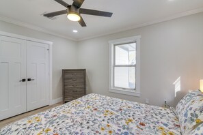 Interior - Home 2 Mi to Hermann Park, Zoo & Museum District! (Houston)
