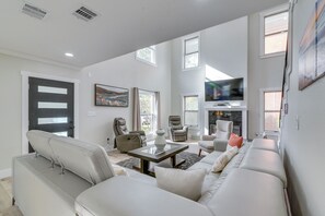 Interior - Home 2 Mi to Hermann Park, Zoo & Museum District! (Houston)