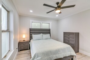 Interior - Home 2 Mi to Hermann Park, Zoo & Museum District! (Houston)