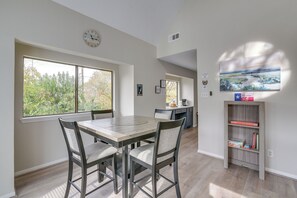 Interior - 1 Mi to Rice! Pet-friendly, Modern Apt in Houston (Houston)