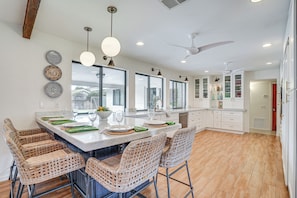 House (4 Bedrooms) | Interior - Luxurious Outdoor Oasis! Spacious Mesa Retreat (Mesa)