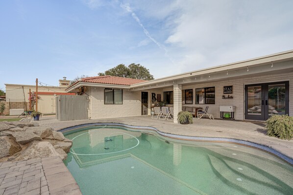 A residential property with a swimming pool, a patio with outdoor furniture, and a covered outdoor area. - Luxurious Outdoor Oasis! Spacious Mesa Retreat (Mesa)