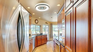 Unclassified image, 4 of 32, button - Waterfront Cape Coral Gem w/ Lanai, new Pool & Spa (Cape Coral)