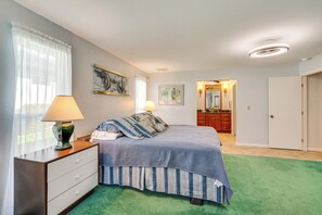 House (3 Bedrooms) | Interior - Waterfront Cape Coral Gem w/ Lanai, Pool & Dock! (Cape Coral)