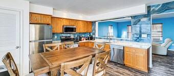 1 Mi to Atlantic City Beach! Family Gem w/ 2 Decks