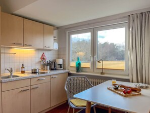 Fridge, stovetop, coffee/tea maker, electric kettle - Vacation apartment Eldorado Laacht (Norddorf)