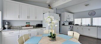 Newly Remodeled Home 1 Mi to Dtwn New Port Richey