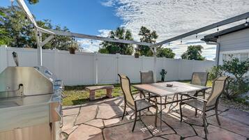 Apartment (2 Bedrooms) | Front of property
