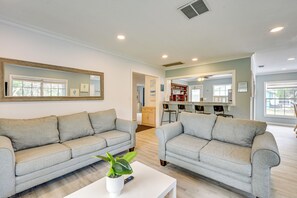 Interior - Relax on the Grand River! Bright Waterfront Home (New Port Richey)