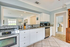 Interior - Relax on the Grand River! Bright Waterfront Home (New Port Richey)