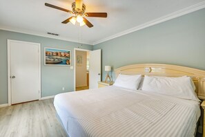 House (2 Bedrooms) | Interior - Relax on the Grand River! Bright Waterfront Home (New Port Richey)