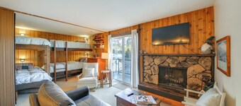 Walk to Chair Lift: Mtn-view Schweitzer Studio!