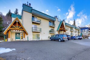 Apartment (0 Bedroom) | Interior - Walk to Chair Lift: Mtn-view Schweitzer Studio! (Sandpoint)